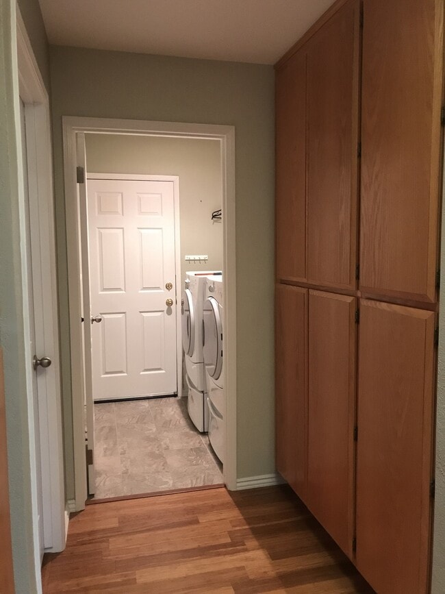 Building Photo - Beautiful 4 bedroom custom