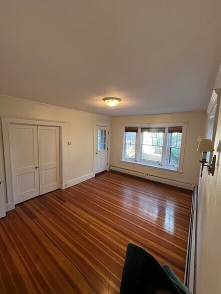 Living room - 60 Hammond St