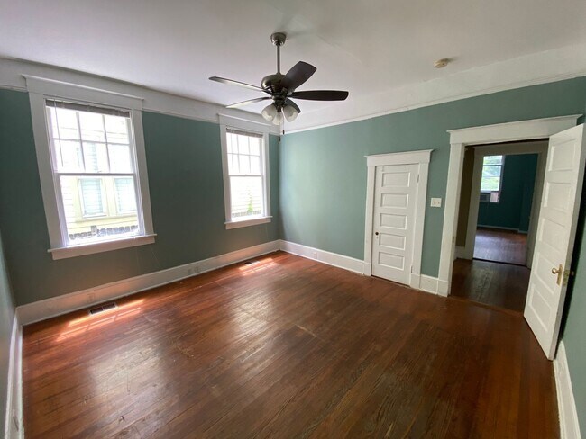 Building Photo - 5 E 33rd St