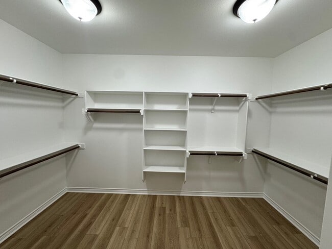 Building Photo - 7201 Donatello St