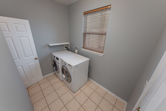 Building Photo - 2192 Fescue Dr