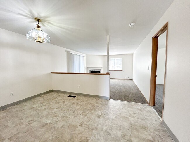 Building Photo - 5548 - 5550