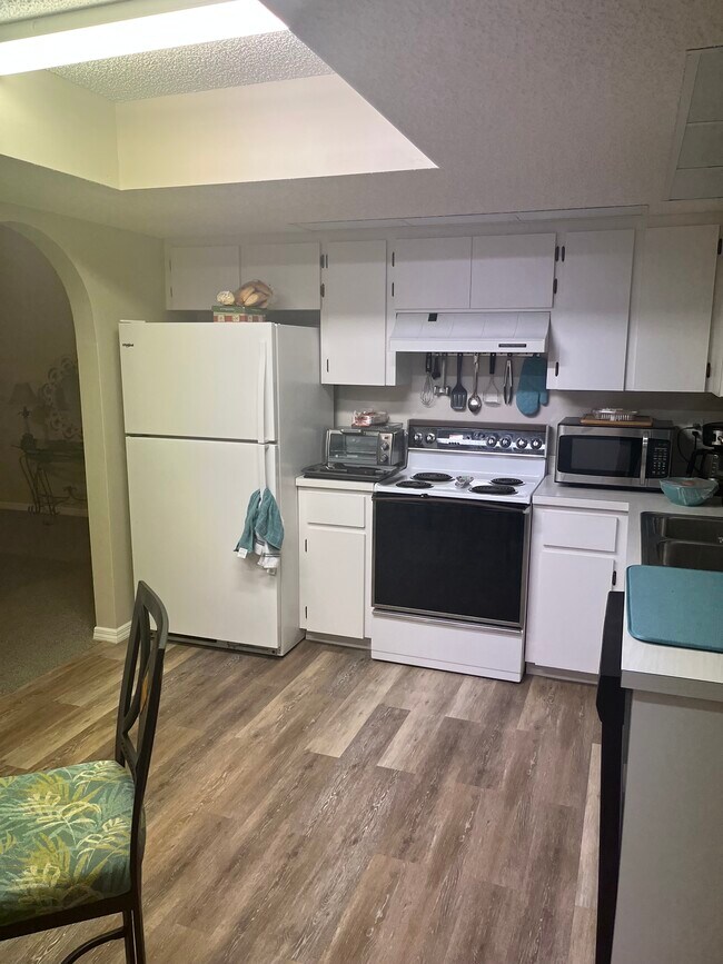 Building Photo - 3193 Desoto Dr