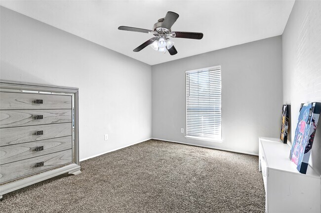 Building Photo - 4350 Kacee Dr