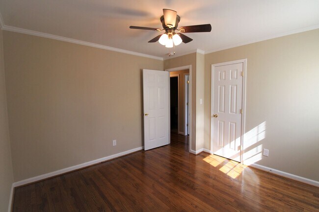 Building Photo - (Coming Soon) Cute 3 bedroom Brick Ranch in Unionville!