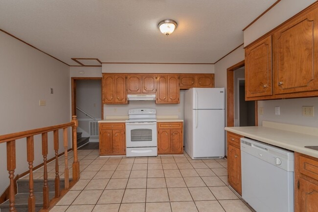 Building Photo - 3 Bed/2.5 Bath House for Rent in Martinez w/ Garage & Fenced Back Yard