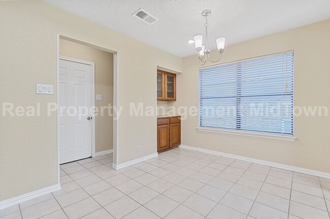 Building Photo - Charming 3-Bedroom Home Just Minutes from ...