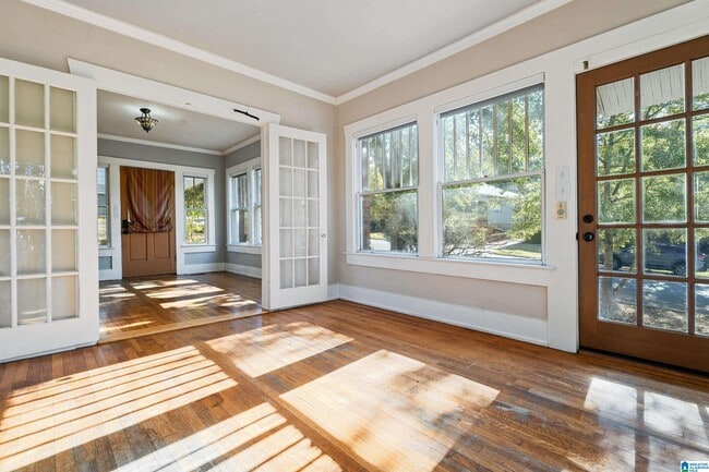 Building Photo - 3716 6th Ave S