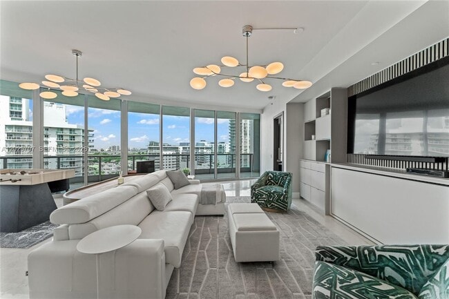 Building Photo - 5959 Collins Ave
