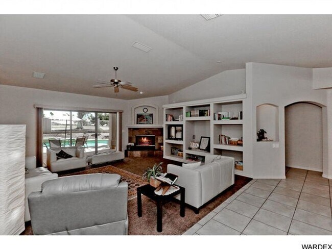 Building Photo - *REDUCED PRICE* Long Term - Unfurnished- Beautiful Golf Course Pool Home!!