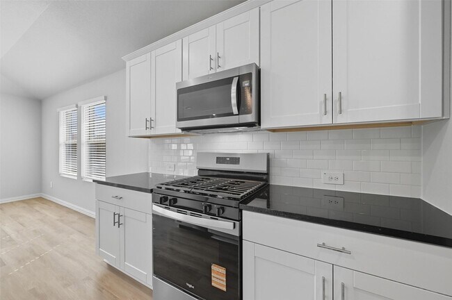 Building Photo - 6605 Creek Edge Cir