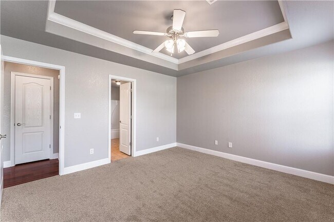 Building Photo - 521 Redbud St