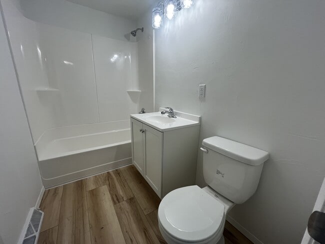 Building Photo - 1714 S 15th St