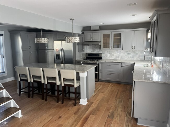 Building Photo - 1480 E 71st St