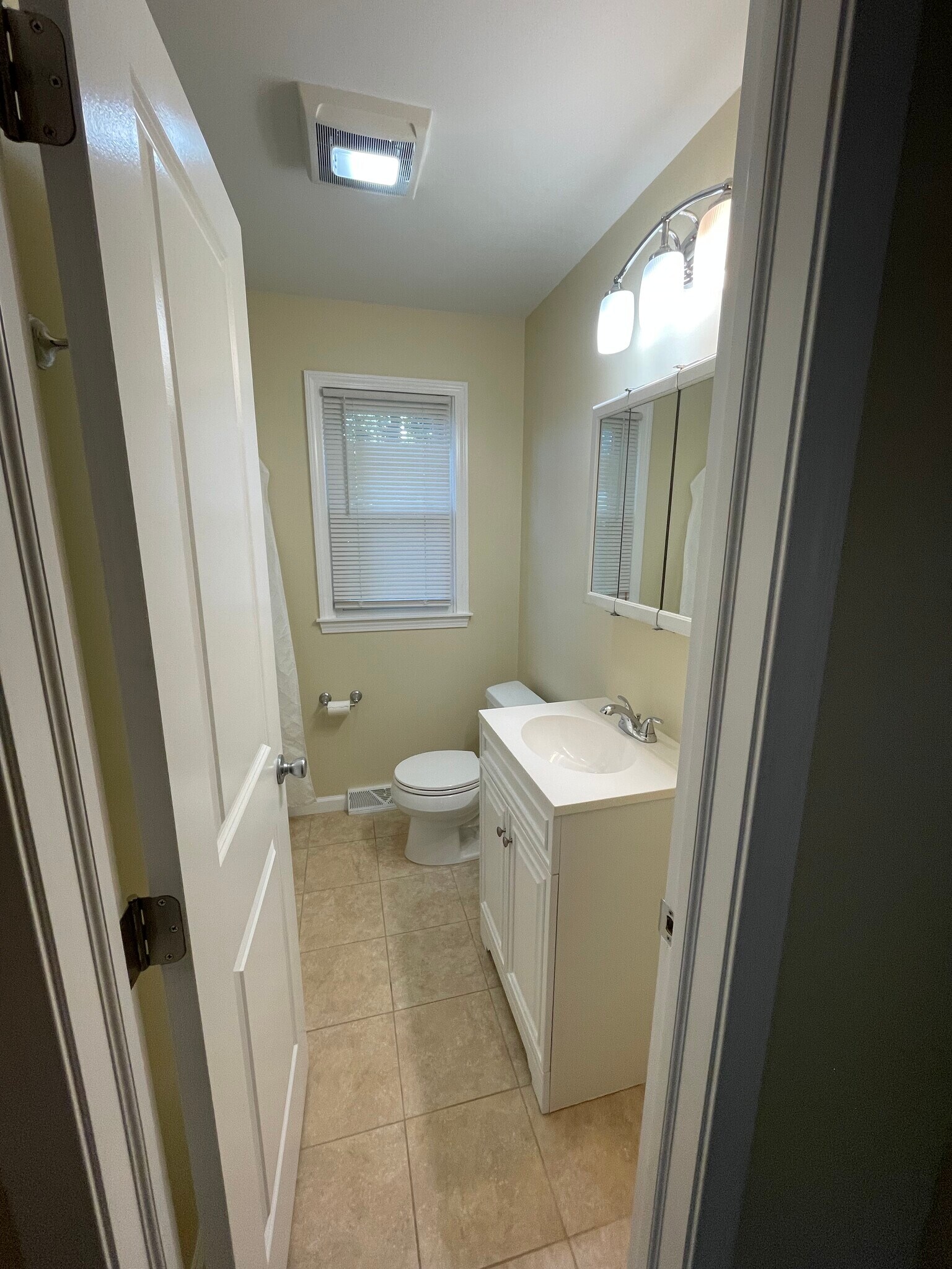 Full Bath - 41A Ledgewood Dr