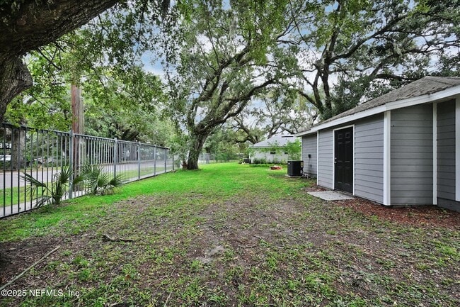 Building Photo - 3702 Wood Creek Ln