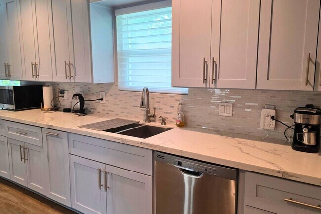 Building Photo - 1810 San Sebastian Ln