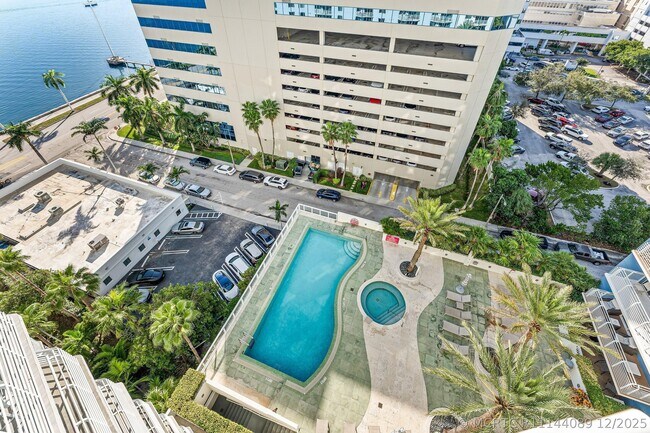 Building Photo - 1551 N Flagler Dr