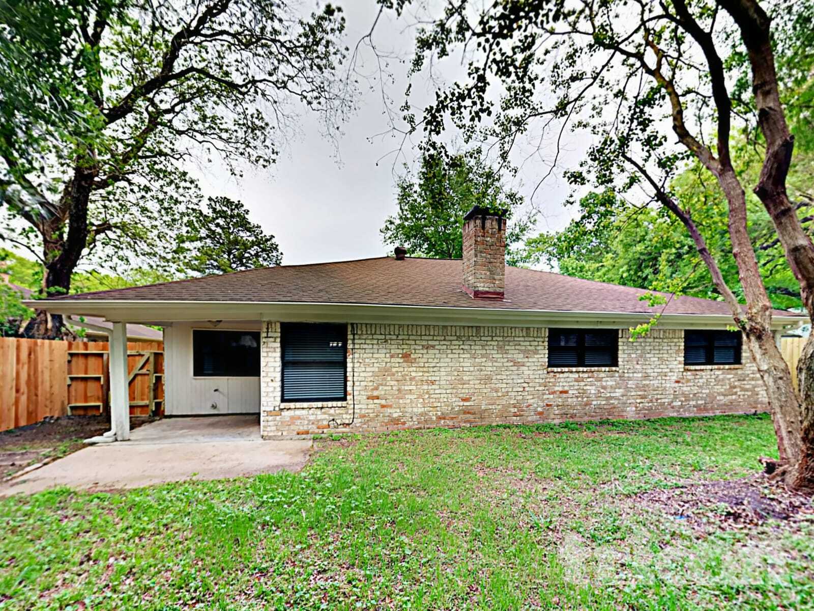 Building Photo - 16259 Hollow Wood Dr