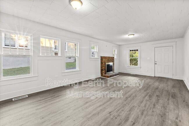 Building Photo - 1736 Mountain Dr