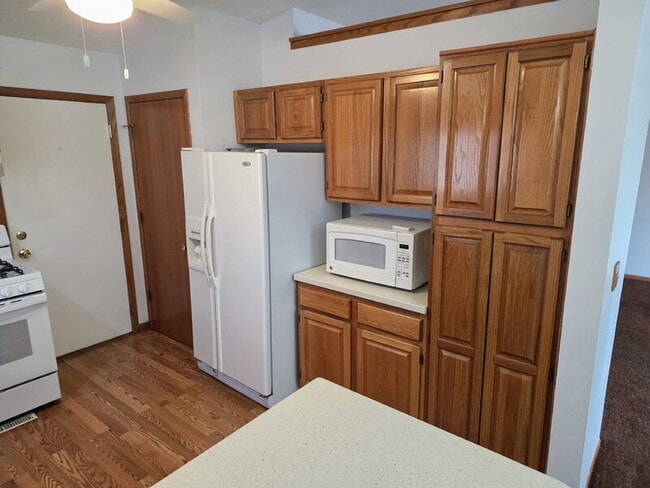 Building Photo - 5310 Brookview Dr