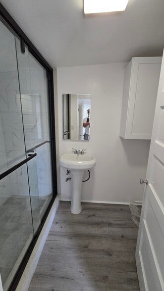 Toilet Sink & Cabinet - 77 S Parkwood Ave