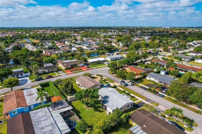 Building Photo - 5215 SW 128th Ave