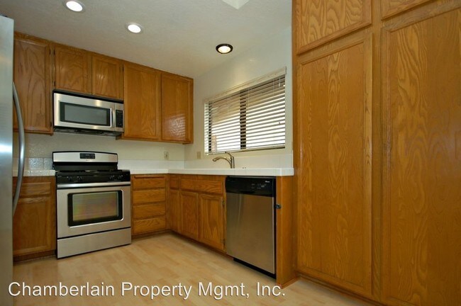 Building Photo - 1673 Madrone Gln