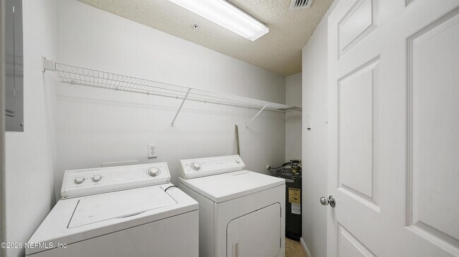 Building Photo - 1050 Bella Vista Blvd