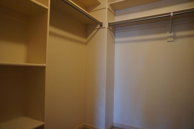 Building Photo - Beautiful Pleasant Grove 6 Bedroom With Mo...