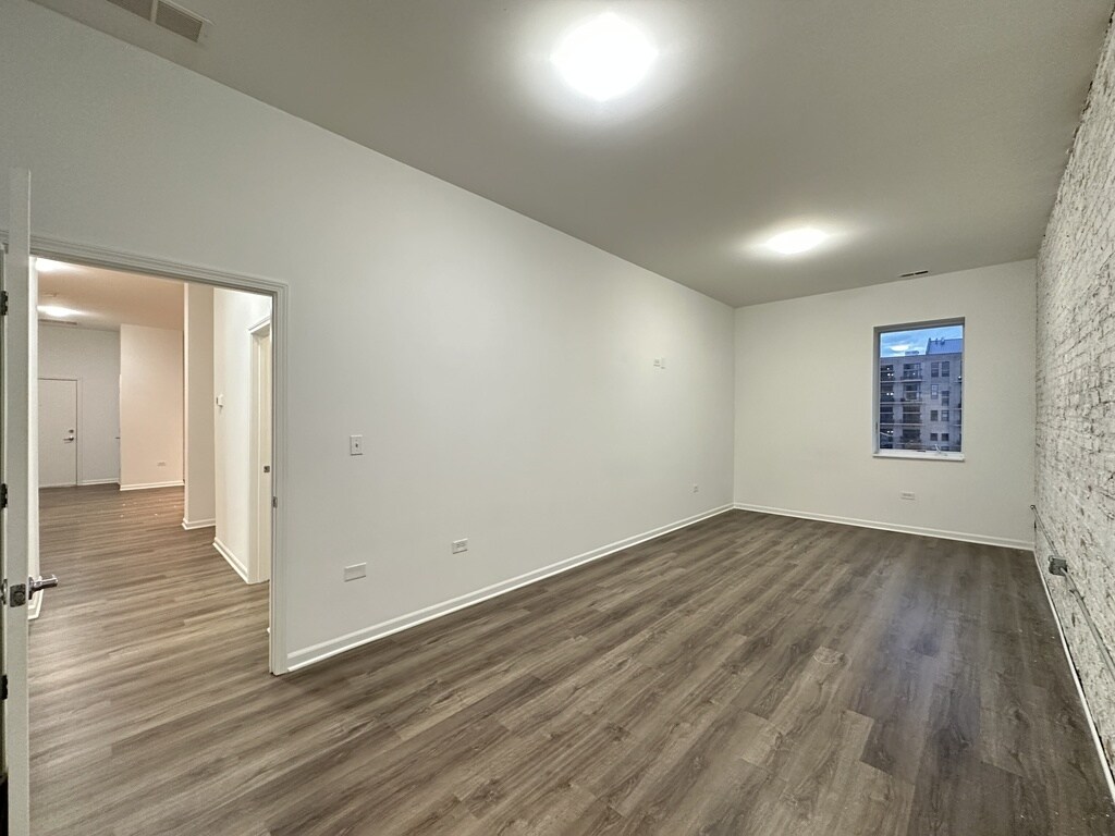 Building Photo - 2550 S Wabash Ave