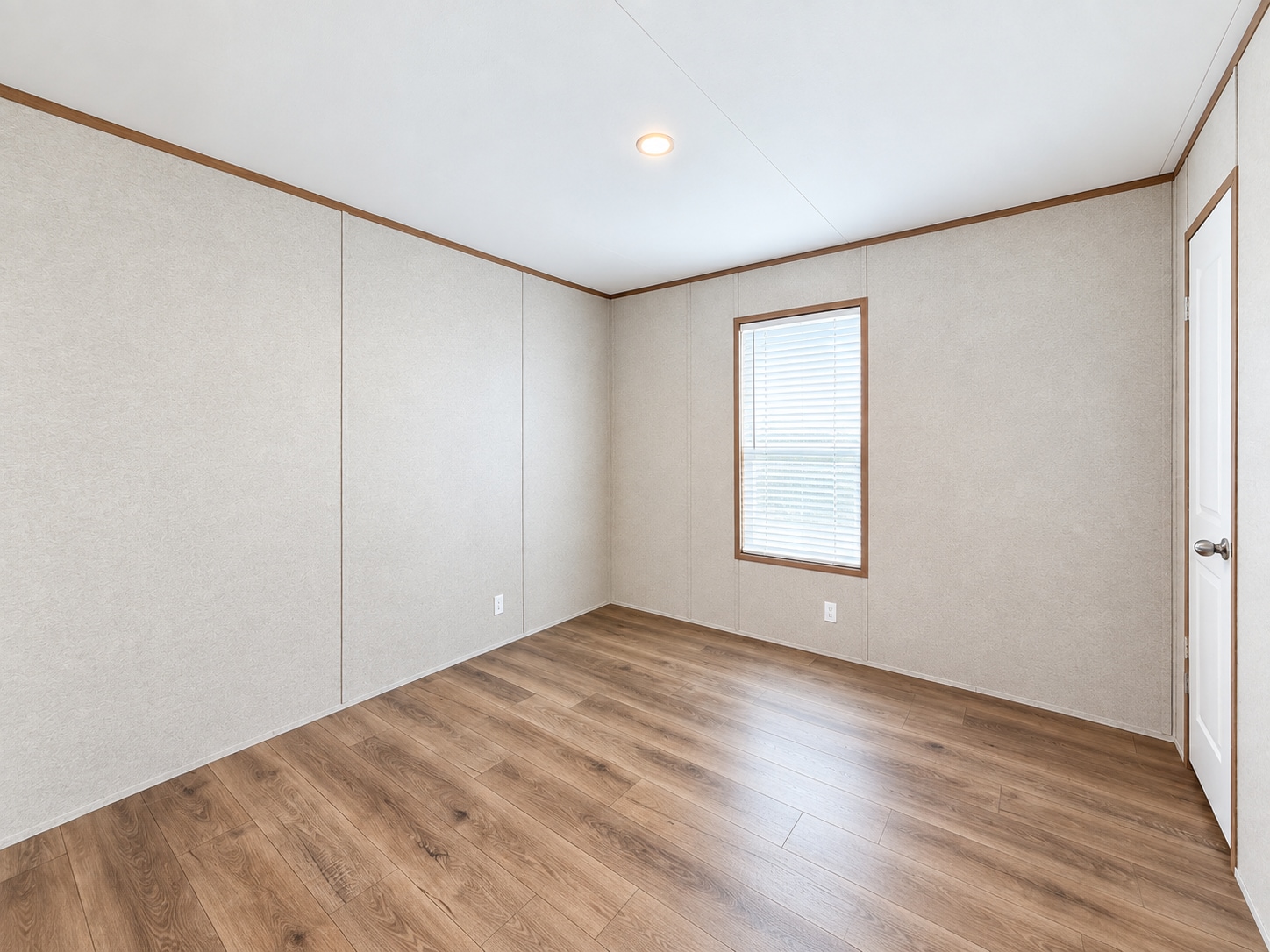 Building Photo - 129 Paramount Dr