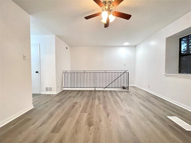 Building Photo - 2306 Barton Village Cir