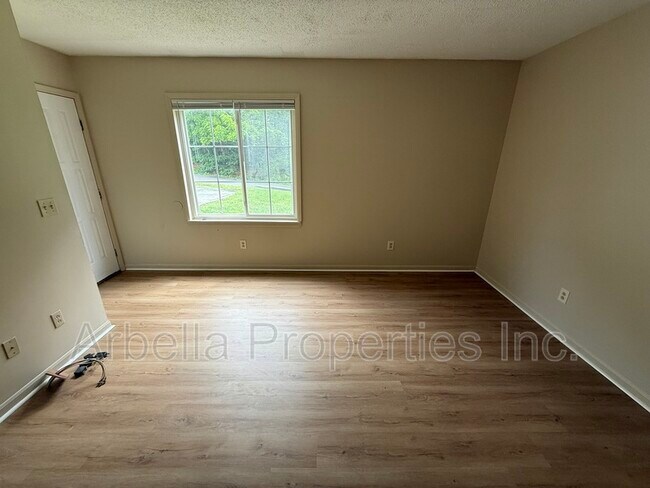 Building Photo - 103 Beech St