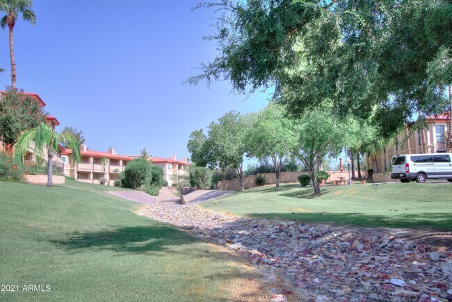 Building Photo - 10410 N Cave Creek Rd