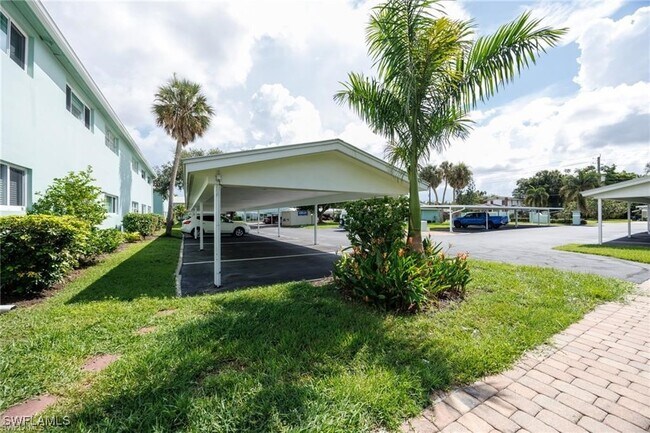 Building Photo - 3225 E Riverside Dr