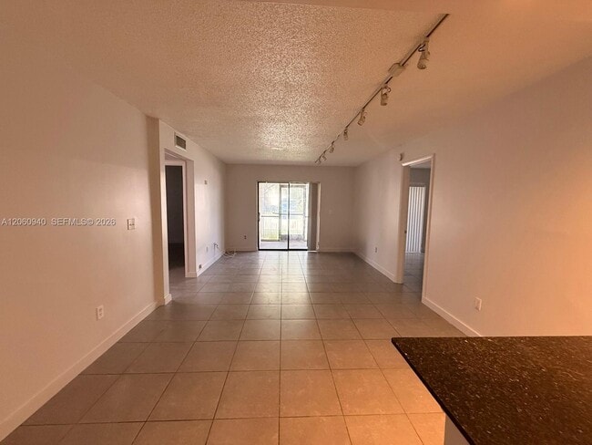 Building Photo - 860 NE 209th Terrace