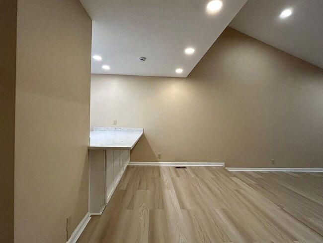Building Photo - Serene 2 Bed, 2 Bath Updated Hidden Gem!