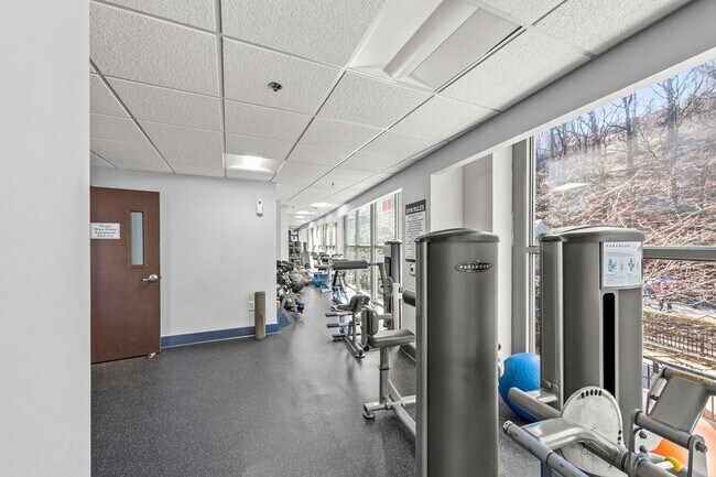 Building Photo - 800 Jackson St