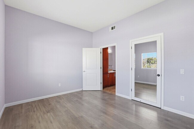 Building Photo - Availabe Now!