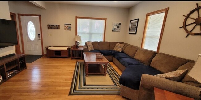 Living room w/60 inch TV - 503 Chambers St