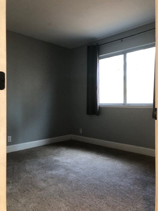 Building Photo - 3 BED 2 BATH HOME W/ UPGRADES ON CUL-DE-SAC