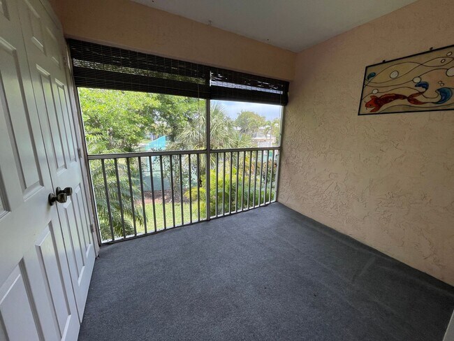 Building Photo - ANNUAL RENTAL - 2ND FLOOR LAKE VIEW 2 BED ...