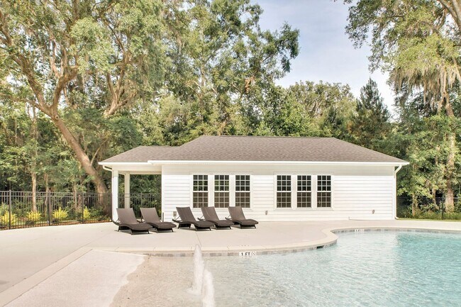 Building Photo - 4 Bed/2.5 Bath in The Commons