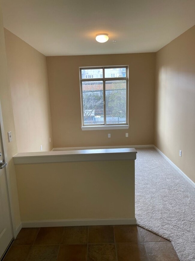 Building Photo - Updated Condo with Parking for One, Great Location and Communal Roof-top Deck!!