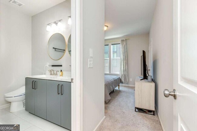 Building Photo - 912 Brees Ct