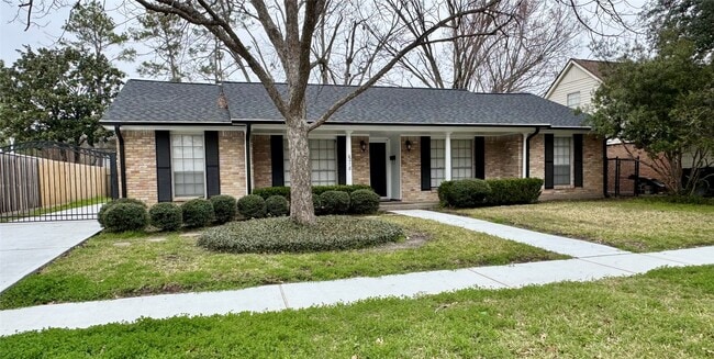 Building Photo - 8218 Edgemoor Dr
