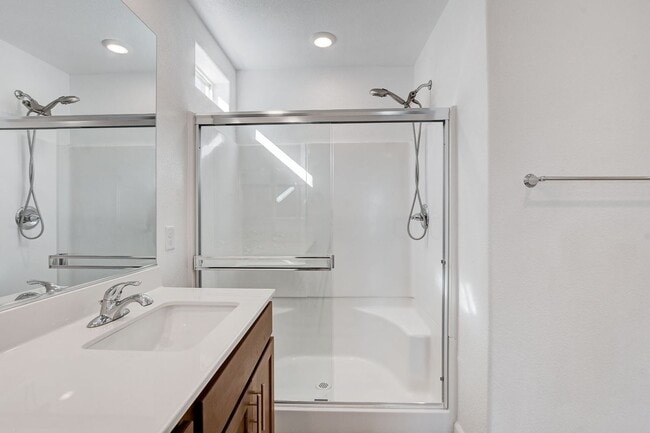 Building Photo - Like New Townhome at Falcon Ridge