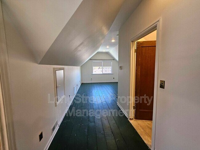 Building Photo - 224 N Russet St