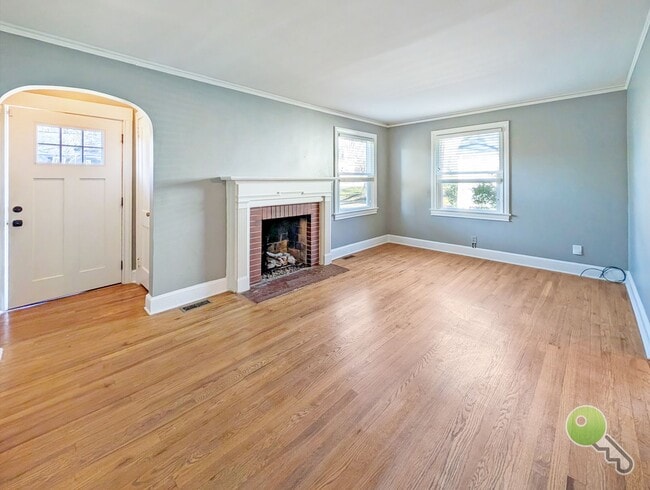 Building Photo - Charming Updated 2BR Home Near Downtown Greenville